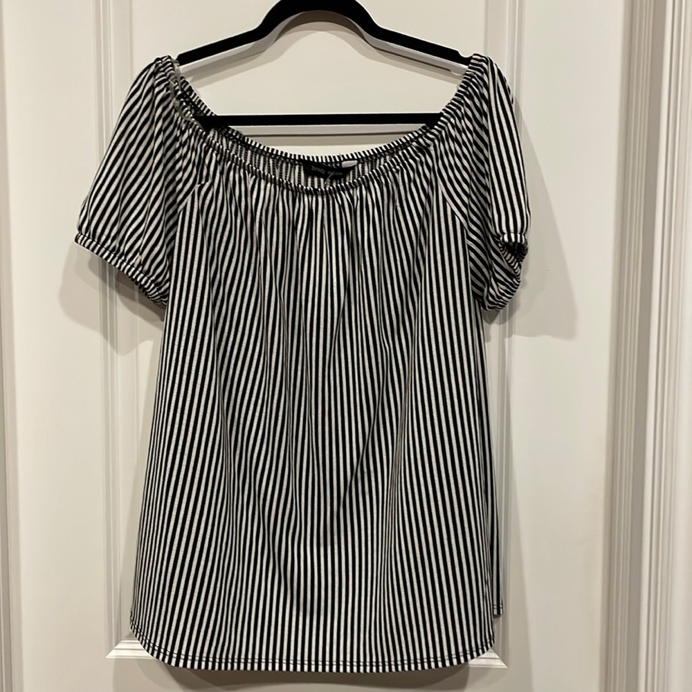 Ladies stripped top.